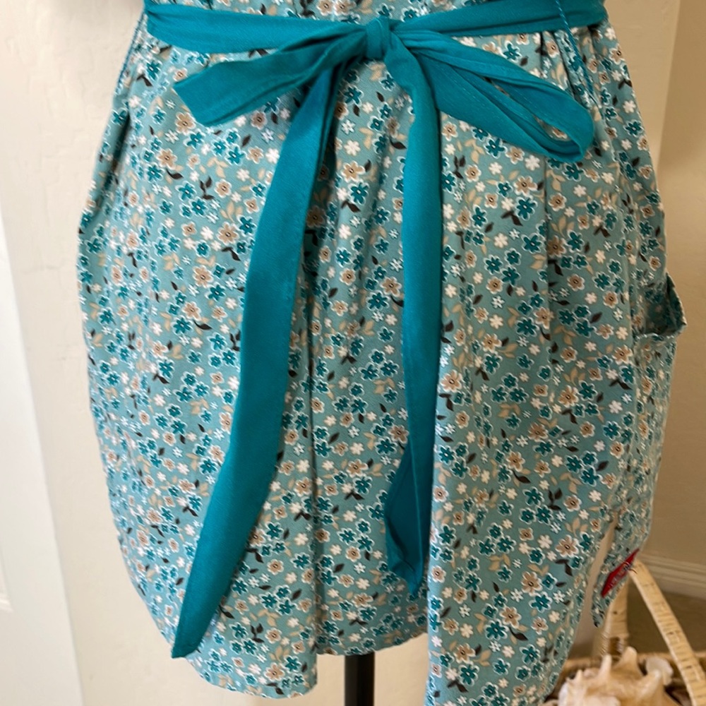 Dickies Tiny Flowers Pattern Tie Back Scrub Top In Size Large - Picture 10 of 13